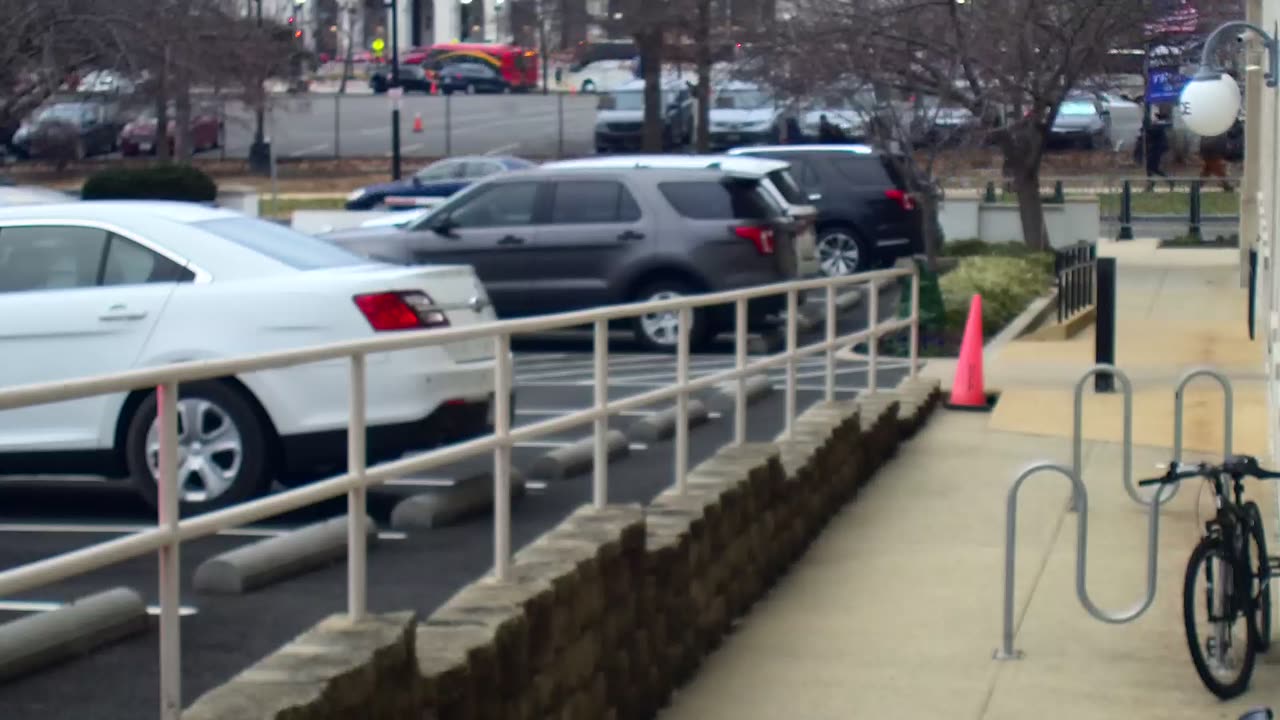 1669HQOB01SouthwestWalkway_2021-01-06_08h00min01s670ms.mp4