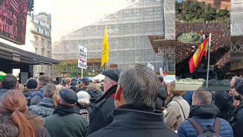 No covid vaccines protest in London today, big crowds