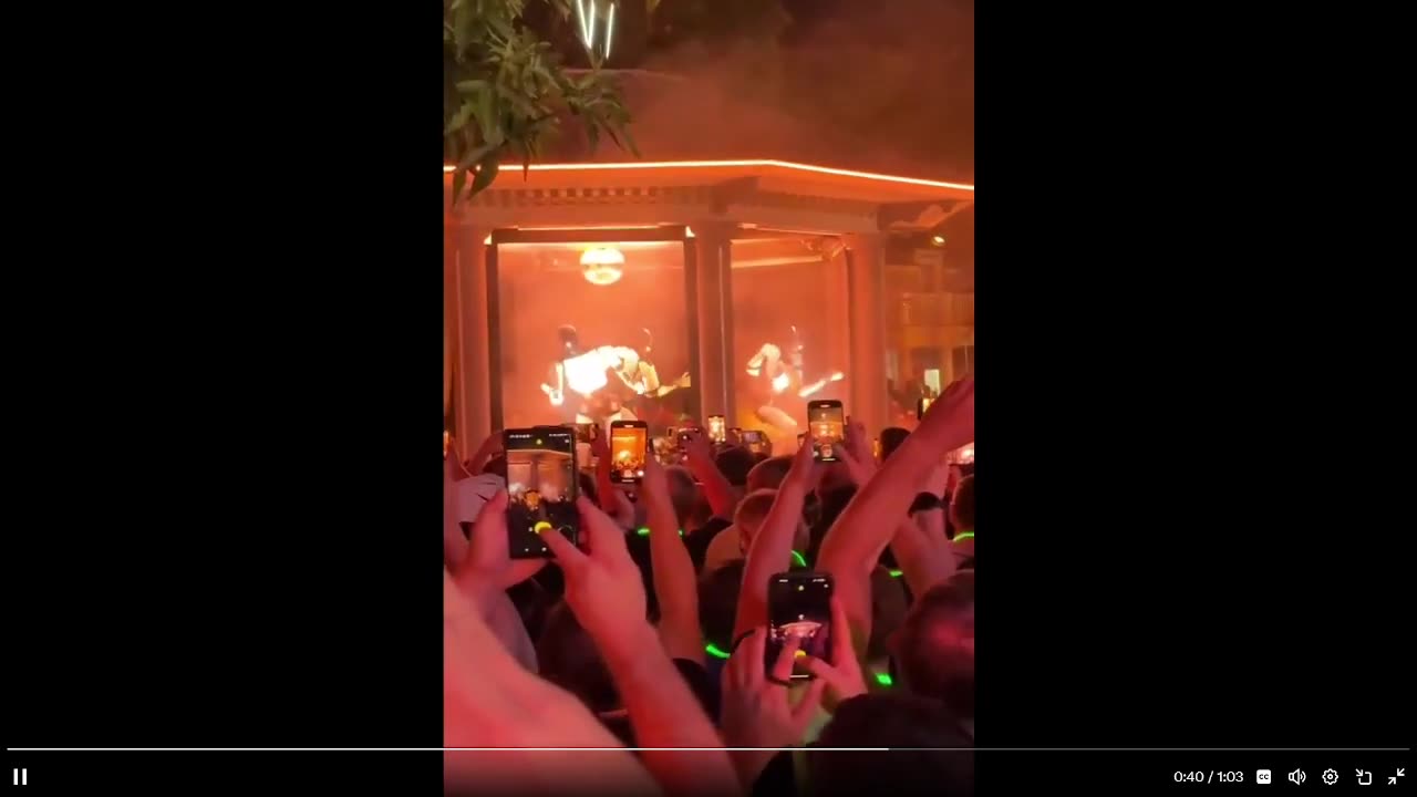 Tesla Optimus dancing.🕺