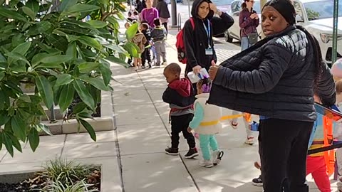 Preschool Kids Tied together To Walk in Philadelphia, WalkinAndTalkinAcrossAmerica