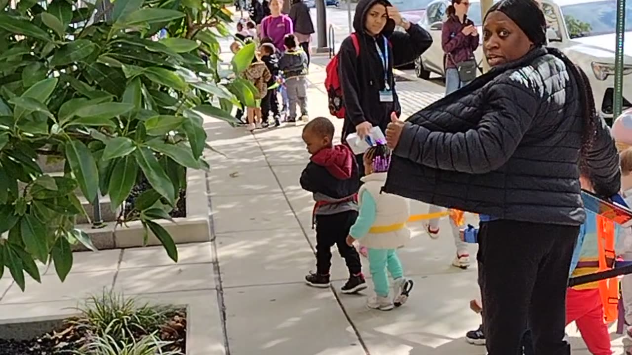 Preschool Kids Tied together To Walk in Philadelphia, WalkinAndTalkinAcrossAmerica