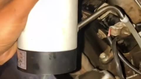 Filling gasoline convenient tool to repair car