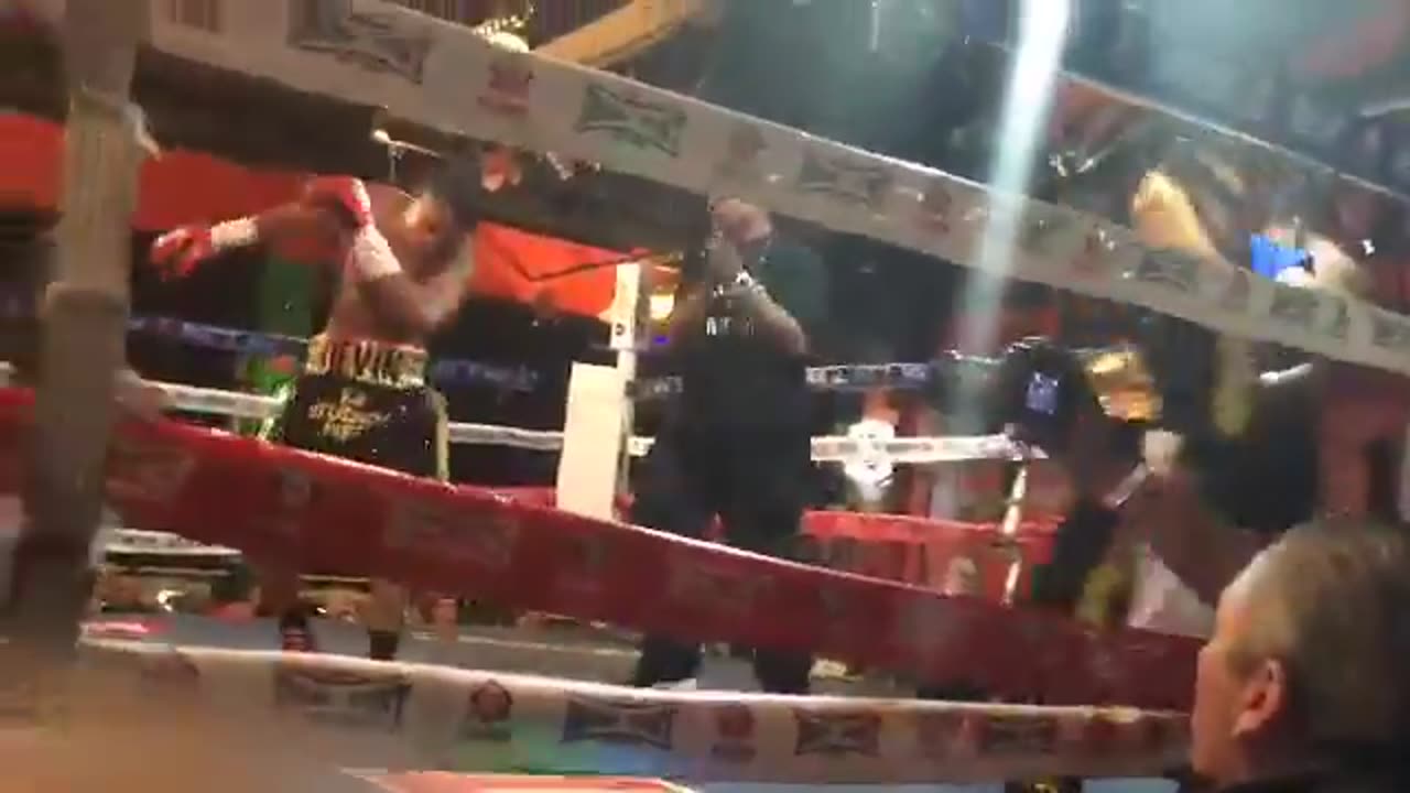 Devin Haney KO's Gonzalo Lopez