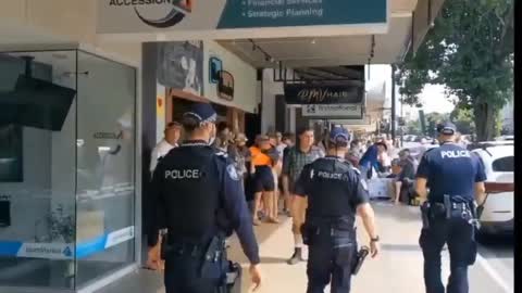 Treat The New World Order Police Like These Brave Aussies