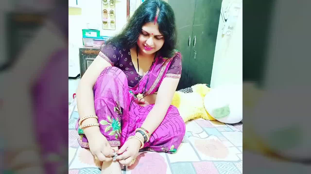 Hot saree pose for girl | latest sexy girls in saree | sareelover 2021,