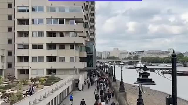 The line to see the Queen's coffin is now over 4 miles long