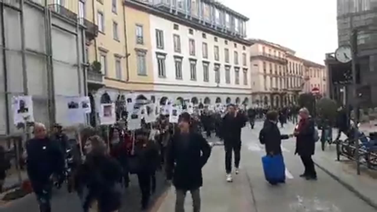 Milano Corteo parenti vittime del siero covid19.