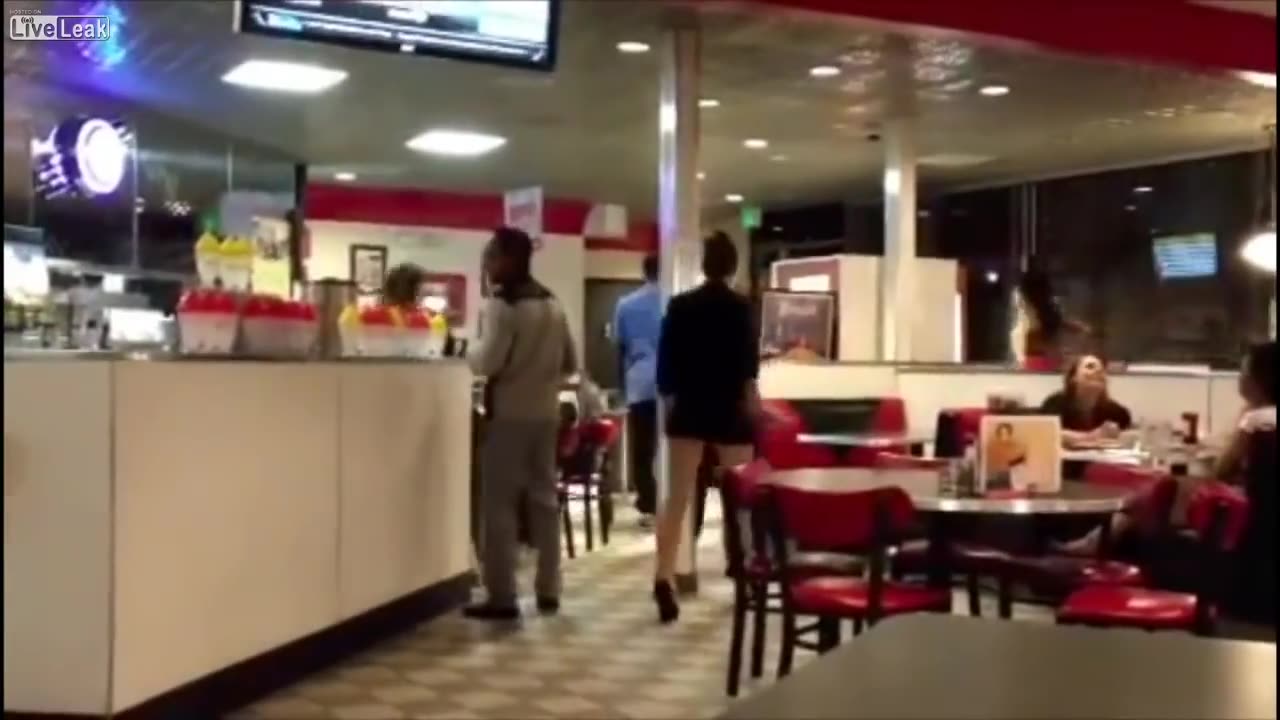 LiveLeak com Crazy Cat fight at a Denny's restaurant
