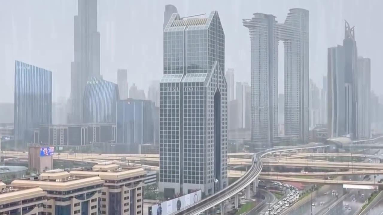 Burj Kaleefa - Rain Dubai