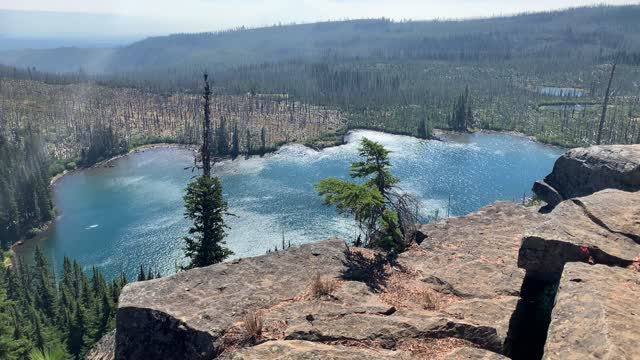 Central Oregon - Mount Jefferson Wilderness - Sensational Viewpoint of Glistening Wasco Lake - 4K