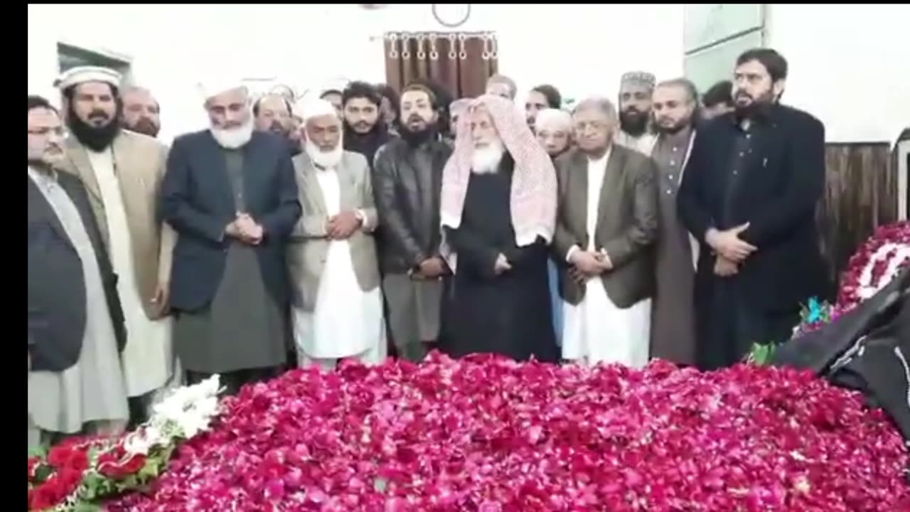 Janab Siraj Ul Haq Sahib Ki Baba Gi Ke Mizar Par Hazri