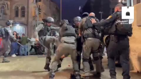 Israeli occupation forces brutally assault a Palestinian woman outside the Old City of Jerusalem