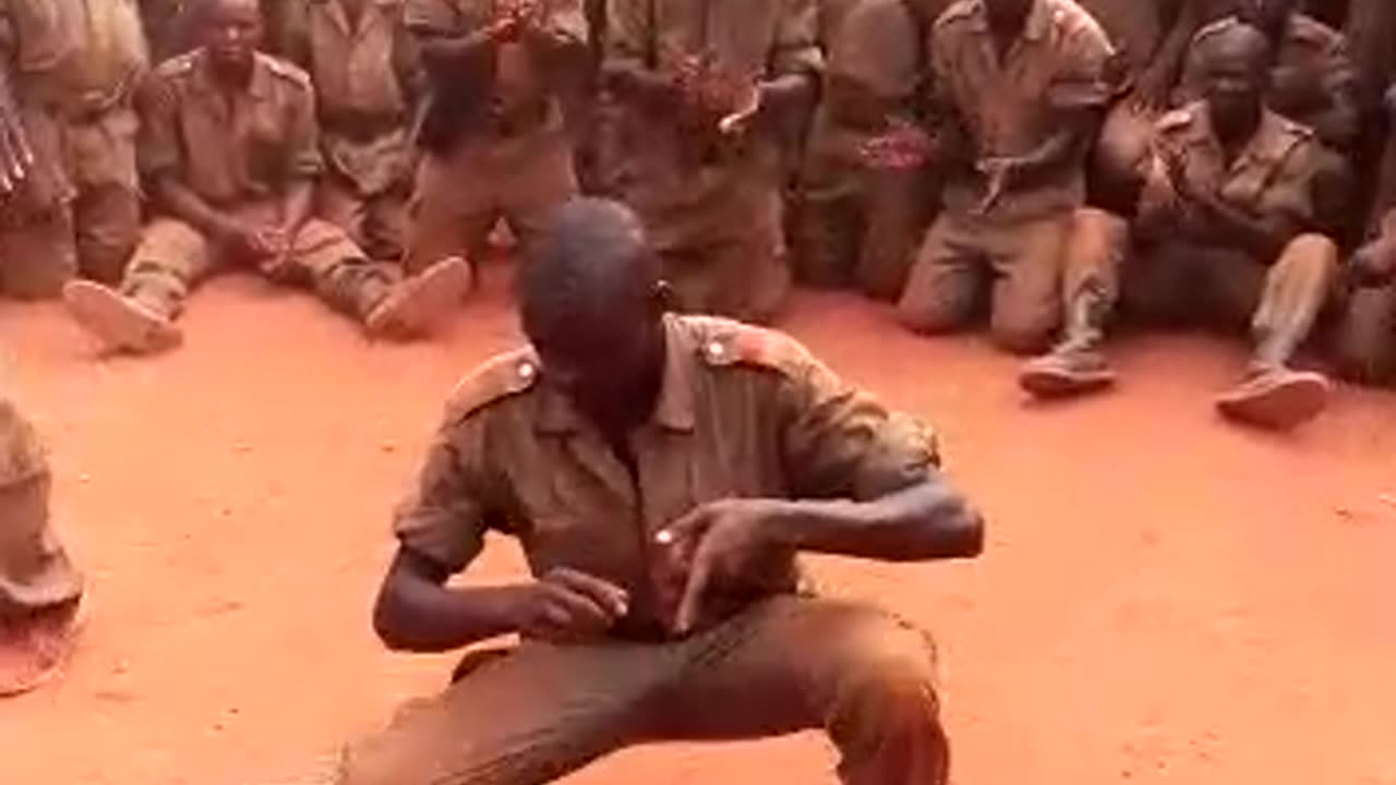 LA DANCE DES SOLDATS A LA SORTI