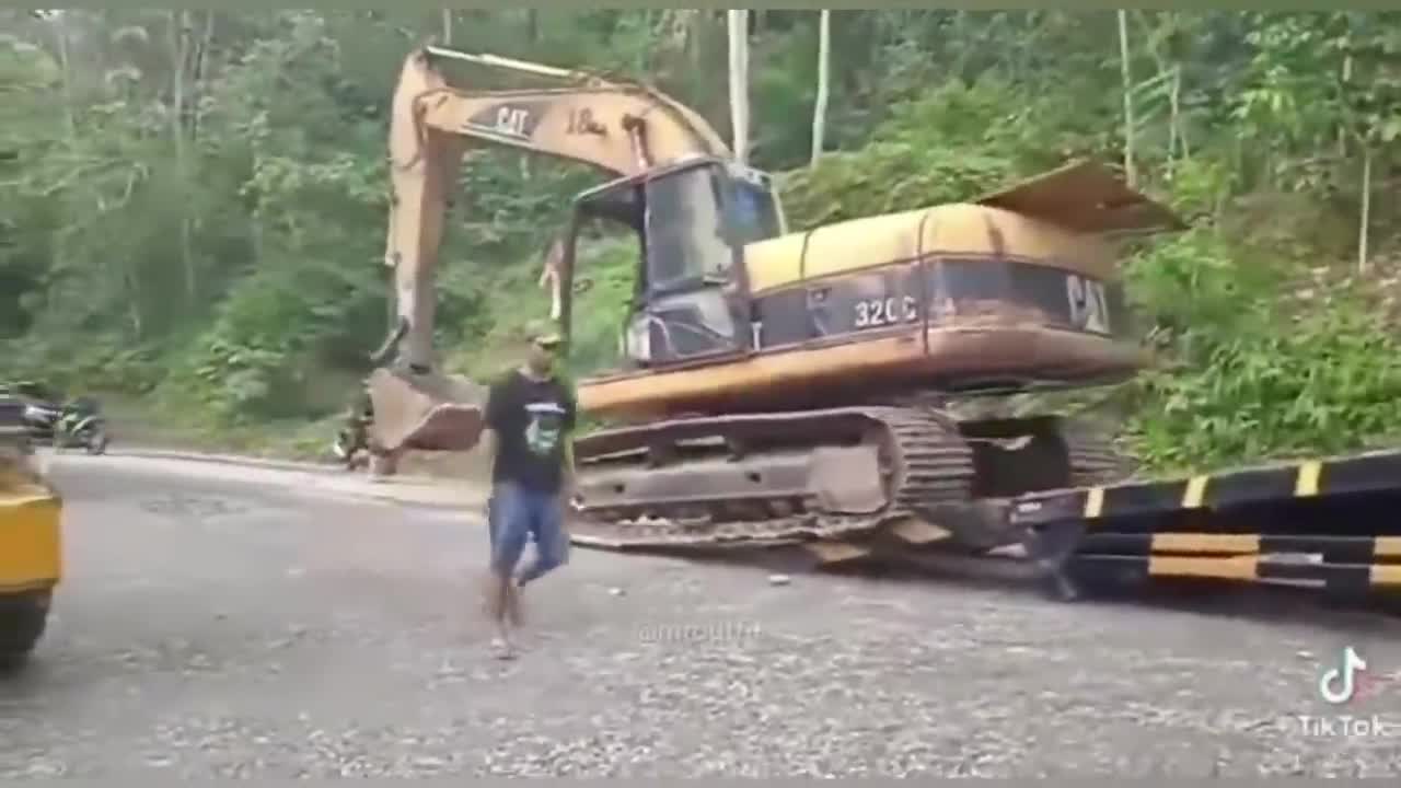 TOTAL IDIOTS AT WORK #93