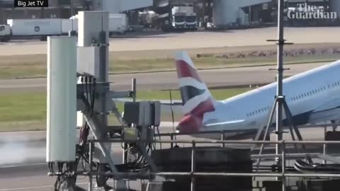 Storm Corrie: BA plane aborts landing at Heathrow due to high winds