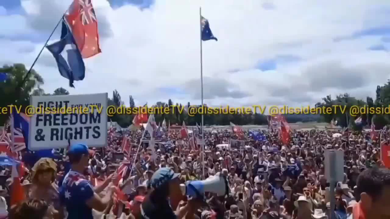 Un milione di cittadini australiani si stanno radunando a Canberra aspettando il Freedom Convoy