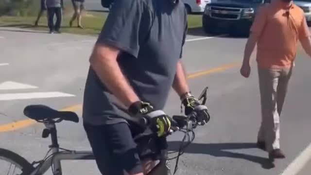 BIDAN falls off bike