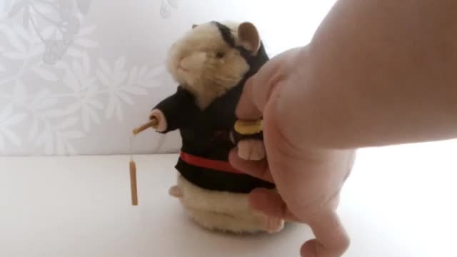 Dancing and Singing Hamster - Kung Fu Fighting Hamster Toy_Cut