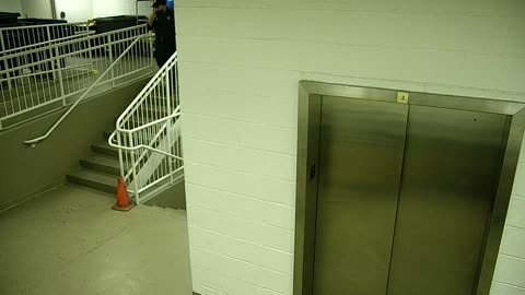 7110CVCULElevator#3Lobby_2021-01-05_07h20min00s400ms.mp4
