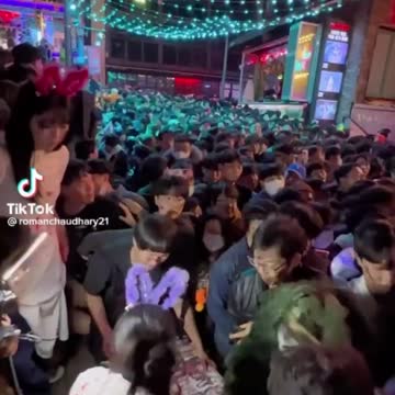 154 die in crush in Korea