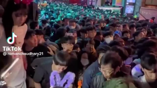 154 die in crush in Korea