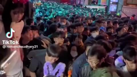 154 die in crush in Korea