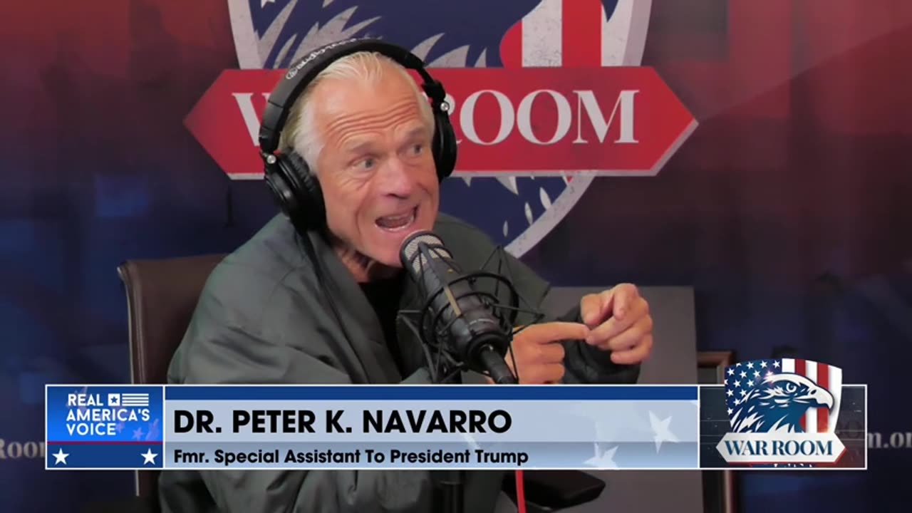 Bannon And Navarro On The State Of The Economy: Middle Class People Are Getting Crushed