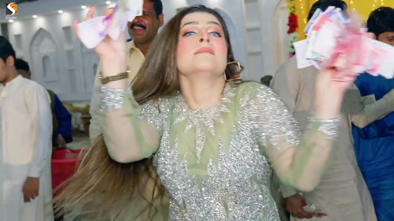 Munda Patwari Da , Chahat Baloch Dance Performance