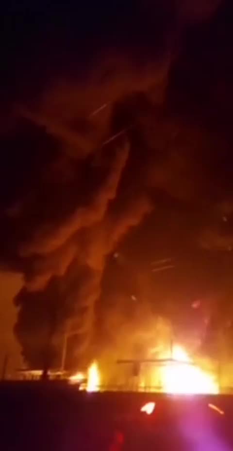 Russia-Ukraine crisis : fire regas in Westrn Kyiv, war, Zelensky, Putin, President, World, News