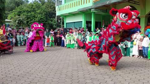 Mantap keren nonton Antraksi Barongsai saat festival hari raya