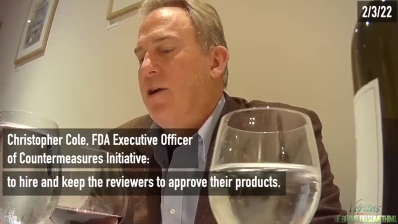 Chefe executivo da FDA apanhado a revelar esquema com farmacêuticas