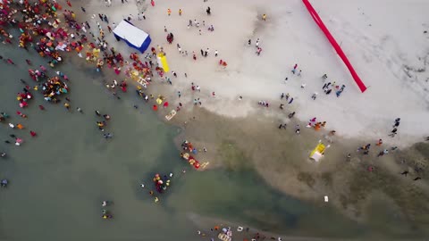 Amazing Beach View Full of Crowd