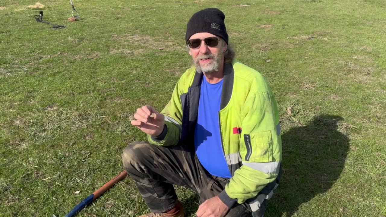 1921 Sterling Silver Metal Detecting With Grahame On The Field