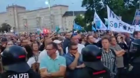 Mass protest in Germany. Against WEF, NWO and asking for Scholz to resign.