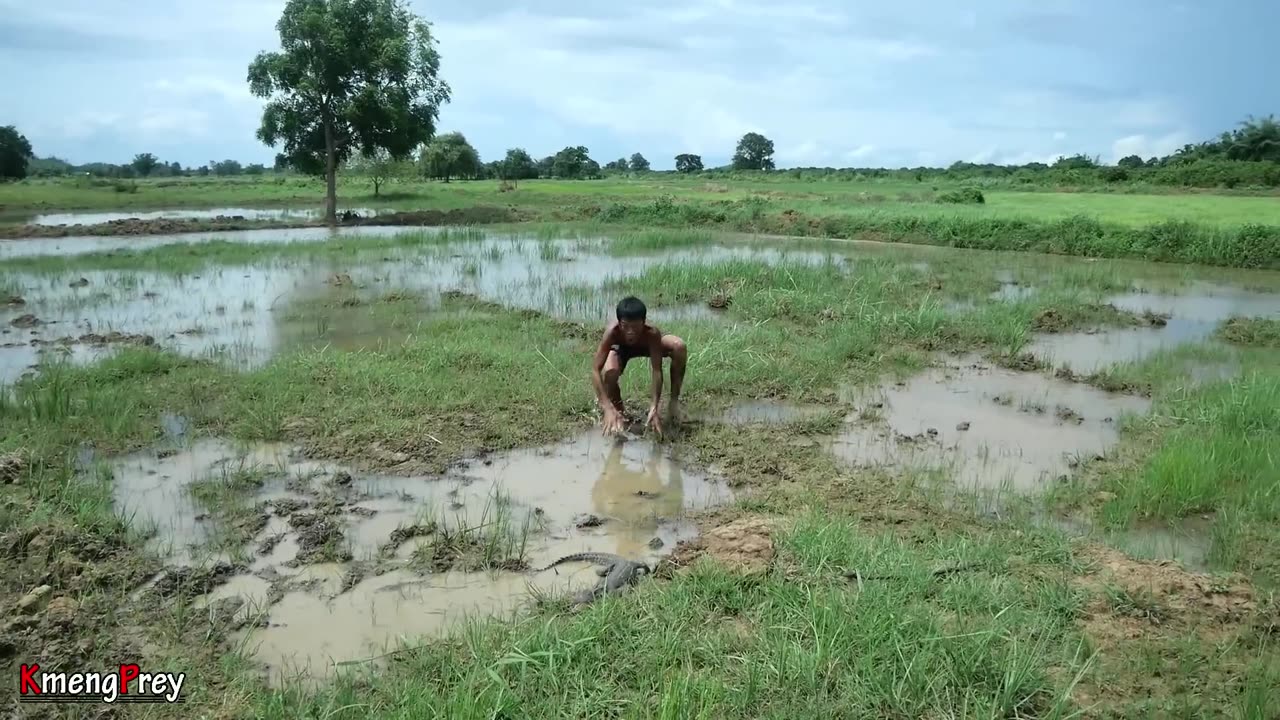 Primitive technology - Cooking crocodiles eating