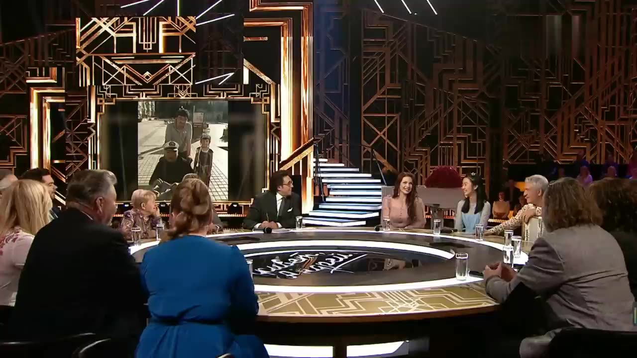 Юная китаянка Сюй Мохань участвует в программе «Привет, Андрей» и поёт песню Пахмутовой