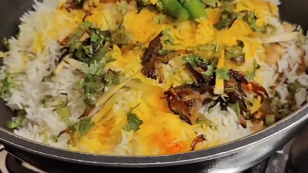 Quick homemade spicy masaledaar chicken biryani 🥵
