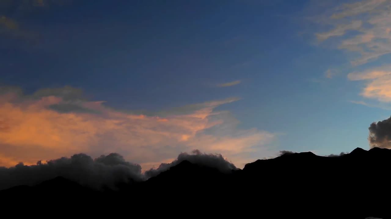 The evening sun is so beautiful, who should I share it with?