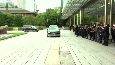 Hearse with Shinzo Abe's body passes through Tokyo