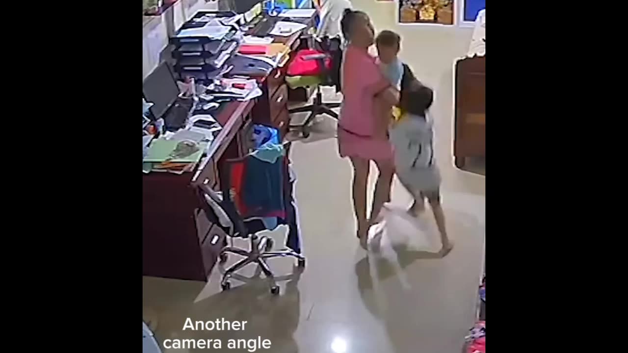 Mother rescue her kids from falling roof