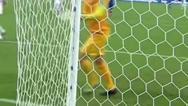 Never keep a goalkeeper waiting 😳😅