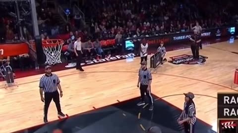 Kevin Hart beat the basketball score
