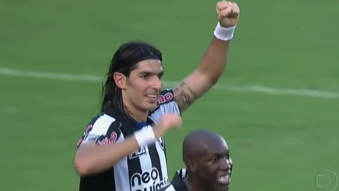 Loco Abreu levou o Botafogo ao título de 2010