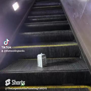 ☁️ #TARDIS VS #ESCALATOR #DOCTORWHO #FUNNY #DISCO 🎶 #SKYHIGH #JIGSAW 🎶 #SHORTS #SUBSCRIBE #TLTT