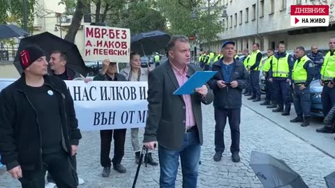 На живо: Протест пред МВР с искане на оставката на вътрешния министър