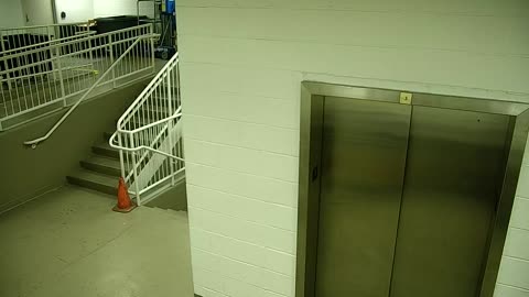 7110CVCULElevator#3Lobby_2021-01-05_00h20min00s027ms.mp4