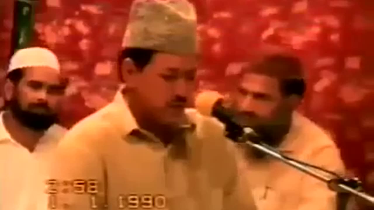 Beautiful Quran telwat by Qari baset. Islamic video.