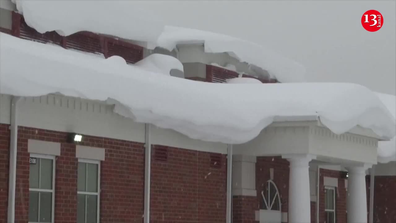 Snow causes roof of Ohio high school to partially collapse