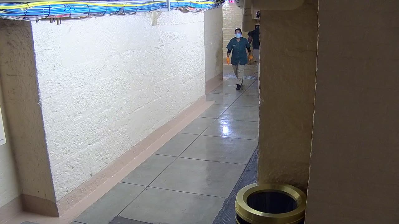 0013USCSBASB10Hallway_2021-01-05_16h00min03s027ms.mp4