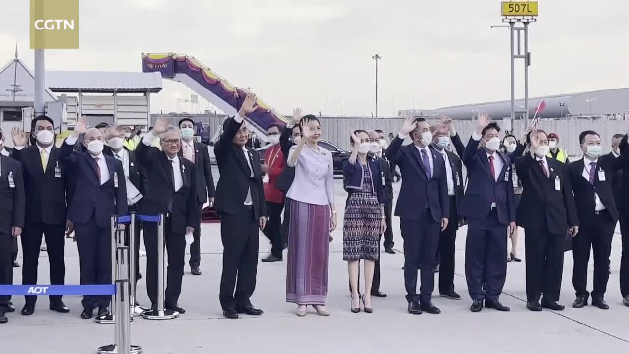 Chinese President Xi leaves Thailand with warm farewell